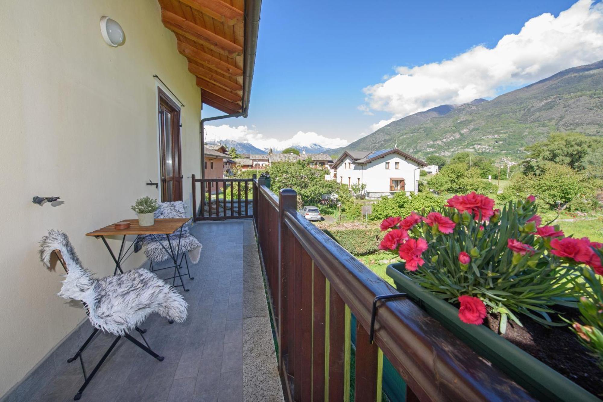 "The Mountain B&B" - Ski, Mtb & Beautiful View - Private Parking Aosta Buitenkant foto